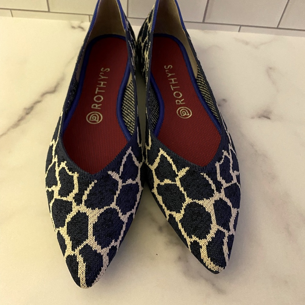 Rothys BNIB Indigo Giraffe Points